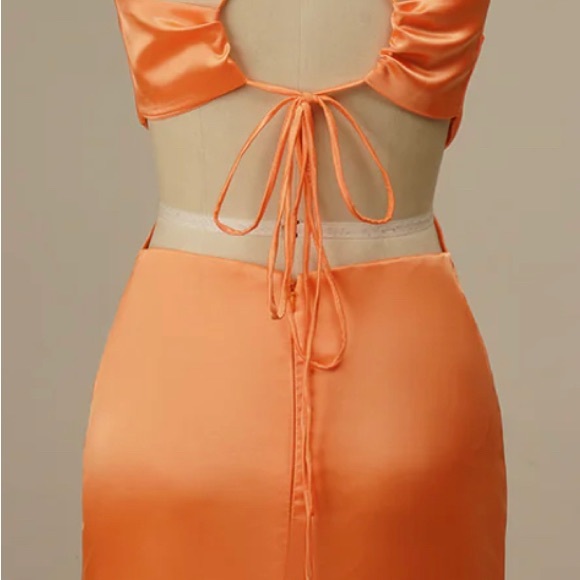 Simple orange dress. Size 4 ordered for homecoming arrived late Never worn - Picture 3 of 5